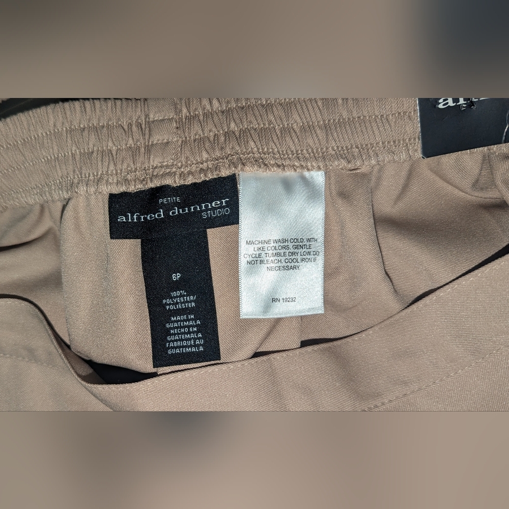 NWT,Alfred Dunner,khaki, classic fit,pullon pants- women's 6P,8P OR 14 petite - Picture 4 of 8